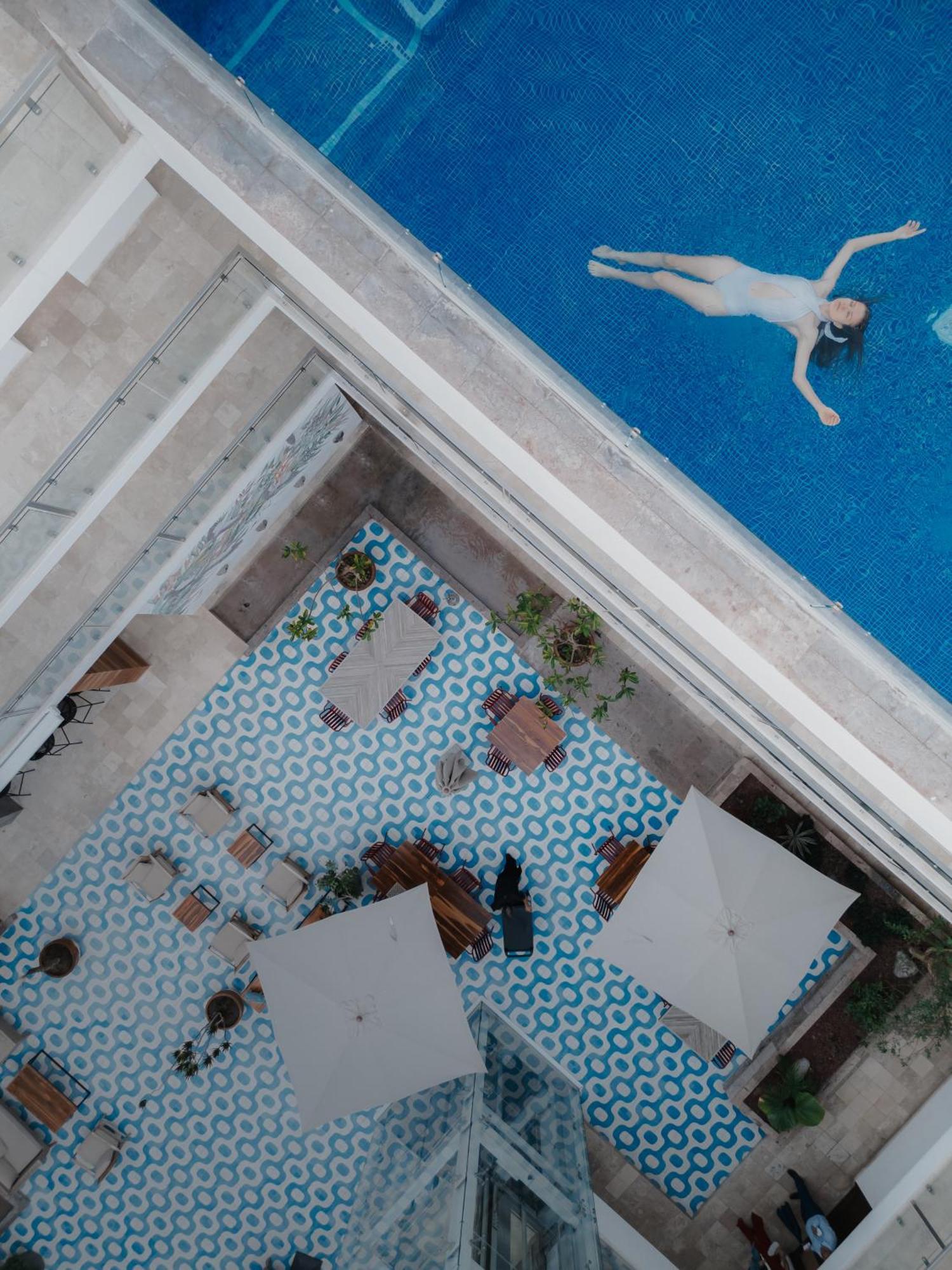 Hotel Catedral لاباز المظهر الخارجي الصورة The swimming pool at the hotel