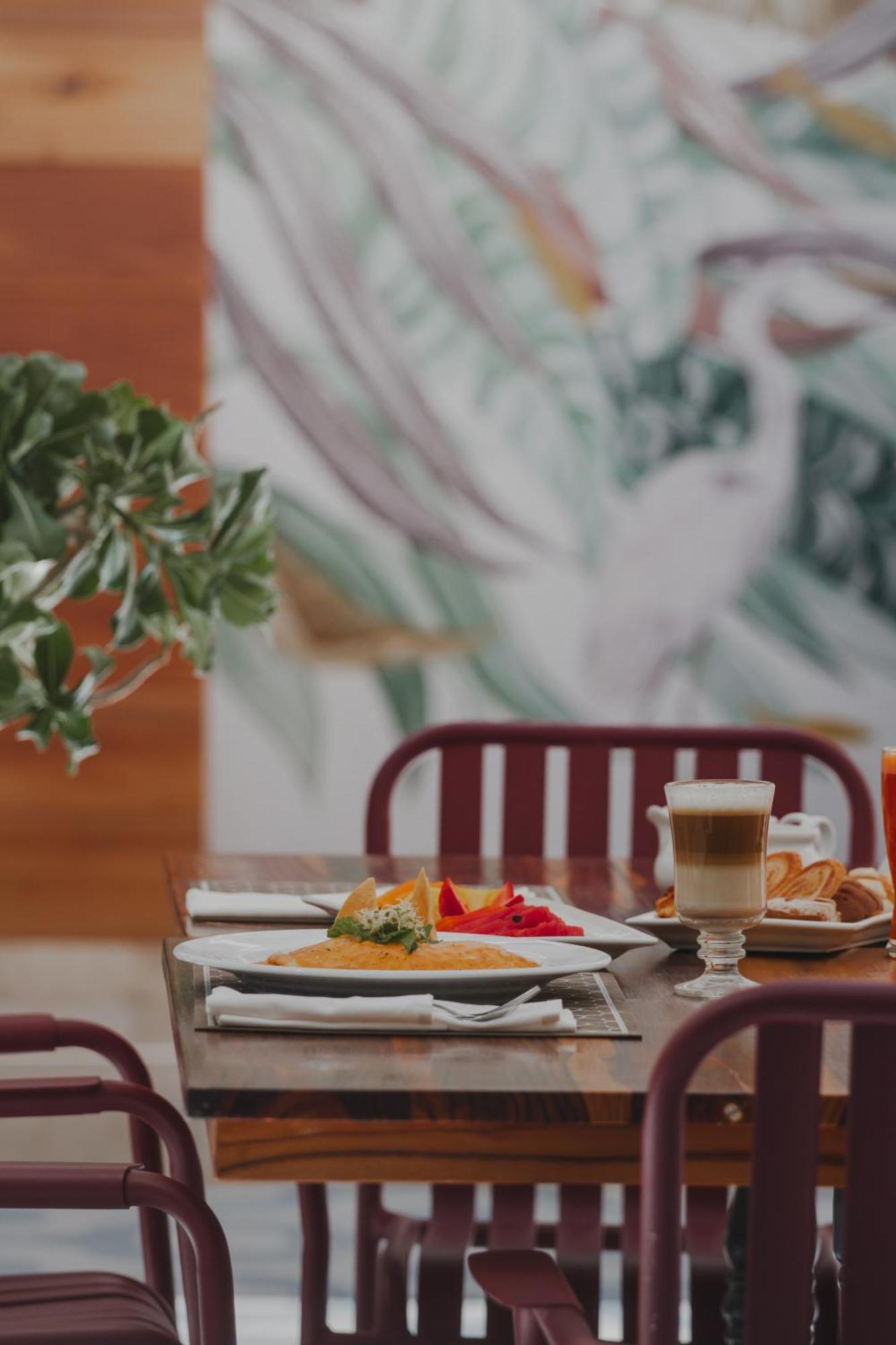 Hotel Catedral لاباز المظهر الخارجي الصورة Breakfast at the hotel