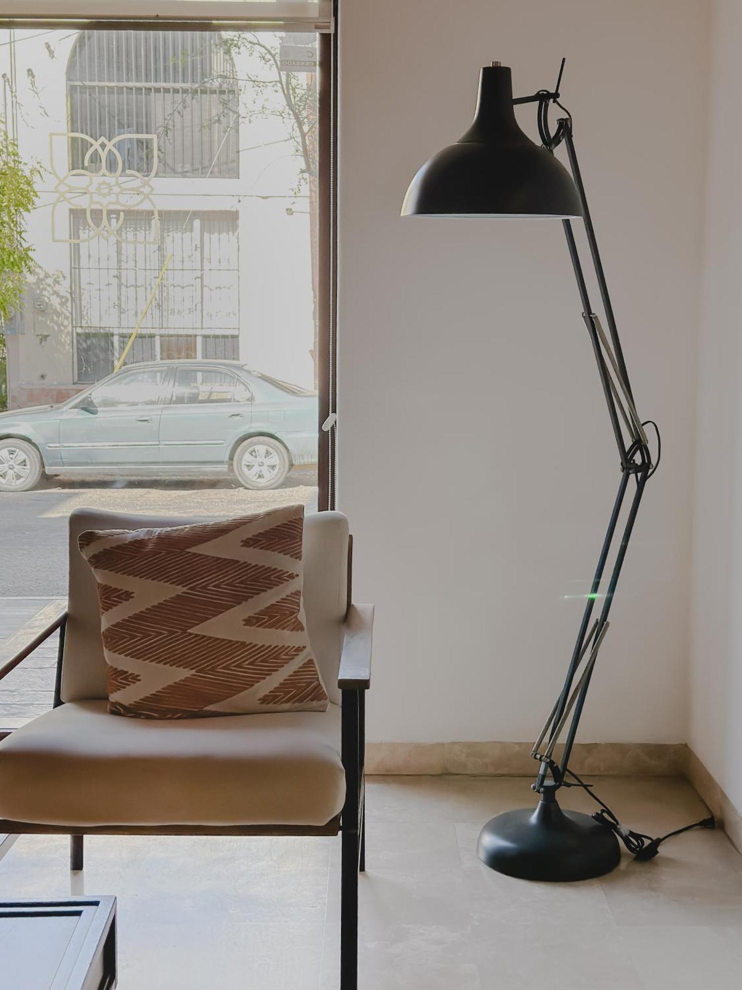 Hotel Catedral لاباز المظهر الخارجي الصورة A floor lamp