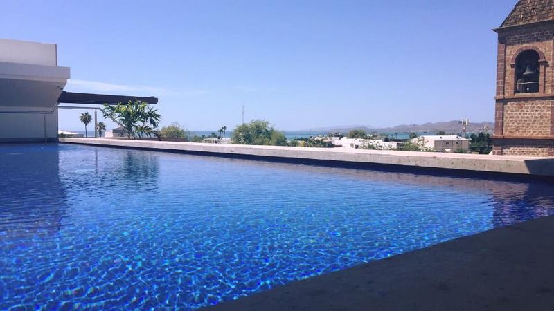 Hotel Catedral لاباز المظهر الخارجي الصورة Infinity pool at the hotel