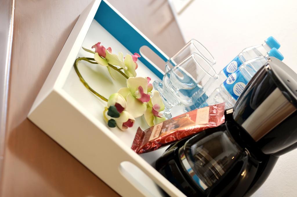 Hotel Catedral لاباز المظهر الخارجي الصورة A typical hotel room amenity tray