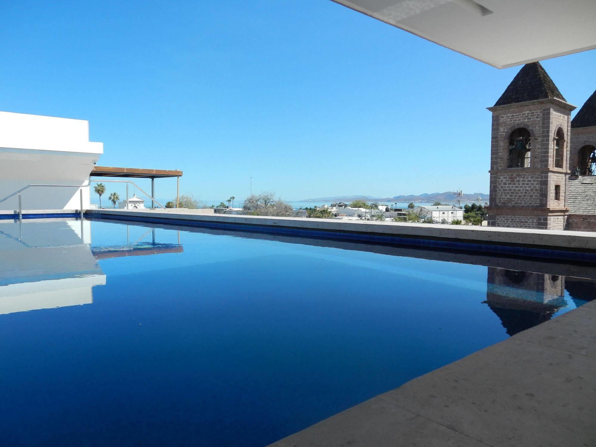 Hotel Catedral لاباز المظهر الخارجي الصورة View of the swimming pool
