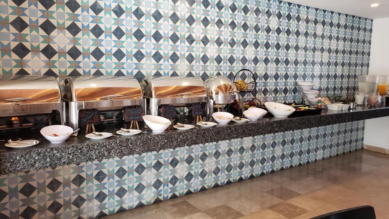 Hotel Catedral لاباز المظهر الخارجي الصورة A buffet at a hotel